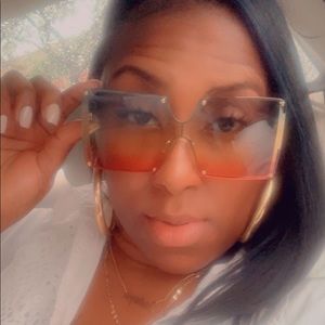 Meet your Posher, Latoya